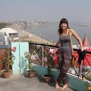 2* Guest house Rahul